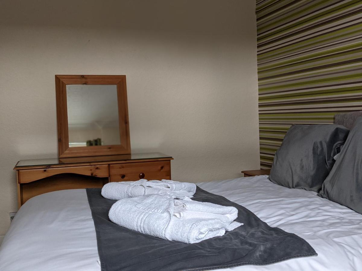Crown Hotel Langholm Kültér fotó